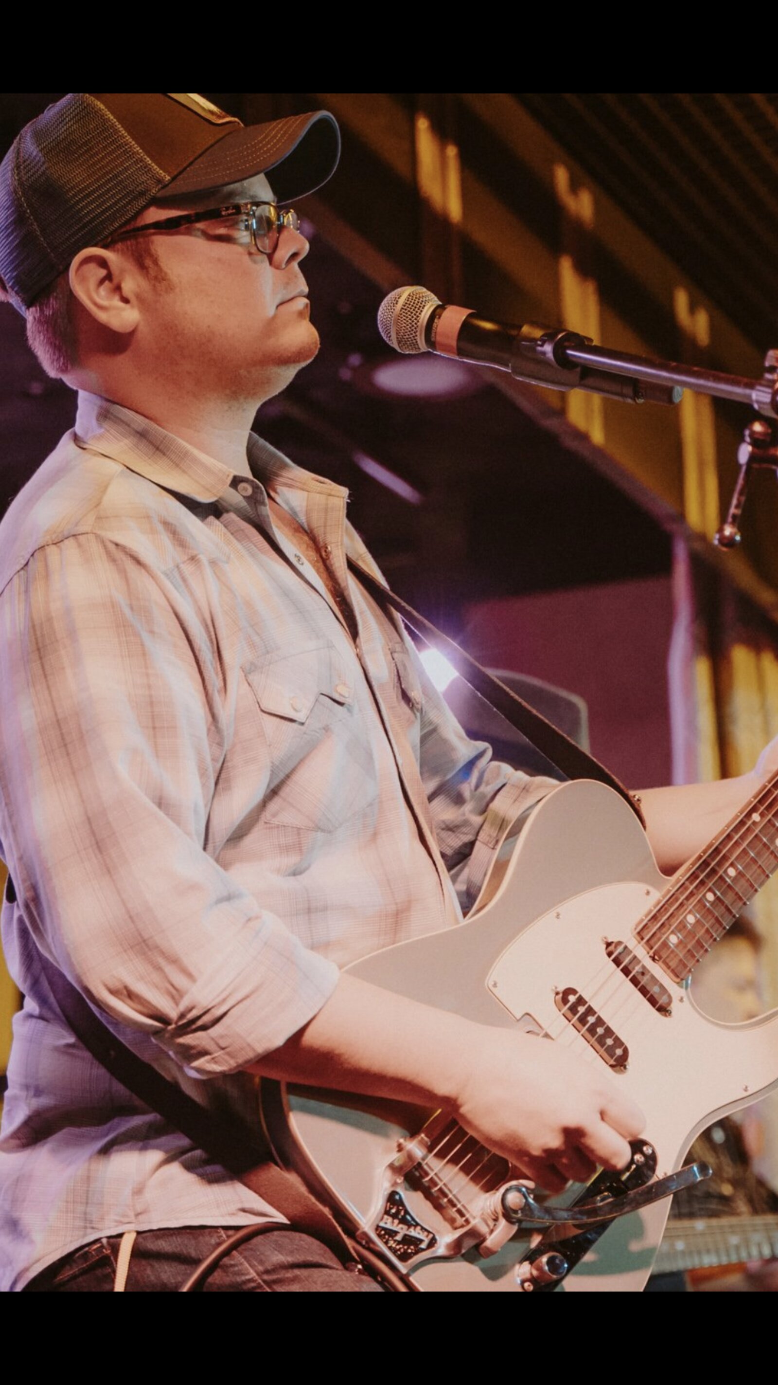 Warm light at mic Telecaster